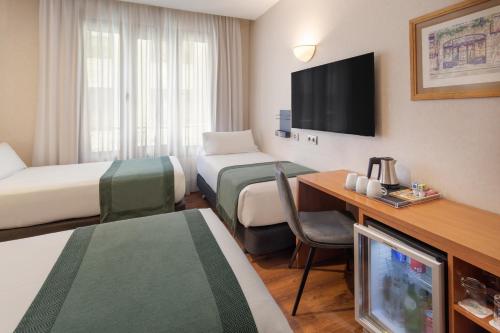 Triple Room image 2