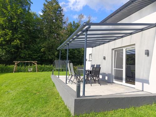 Dom wypoczynkowy Pod kasztanem 2 nad jeziorem in โรบุญ