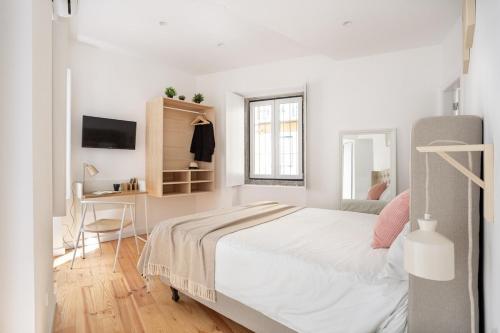 GuestReady - Fabulous studios near Pink Street, Лиссабон (фото 10)