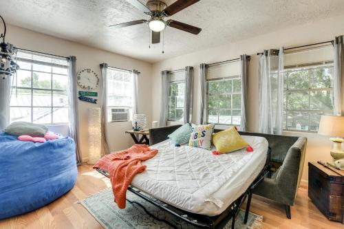 Bacliff Apartment with Hot Tub - 3 Mi to Boardwalk! in Bacliff, USA