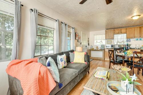 Bacliff Apartment with Hot Tub - 3 Mi to Boardwalk! in Bacliff, USA