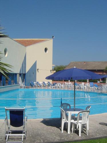 สระว่ายน้ำ, ALIMINI 2 - Casa a 100 mt dal mare- House 100 meteres of the sea in แซรา อลิมินิ