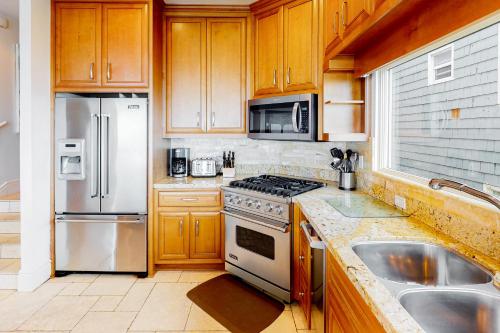 1303 Lower S Pacific - main image
