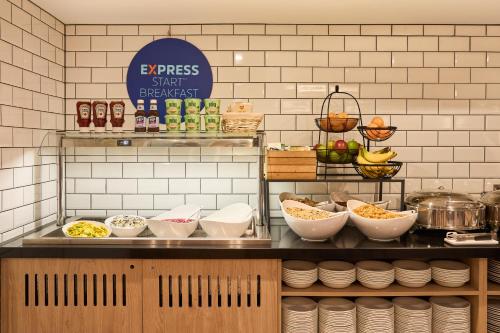 Holiday Inn Express London Limehouse an IHG Hotel - image 10