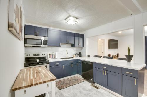 Updated North Greenwood Cottage < 1 Mi to Dtwn! in 布拉斯顿(MS)