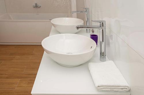 Superior One-Bedroom Apartment with Terrace and Sea View image 5