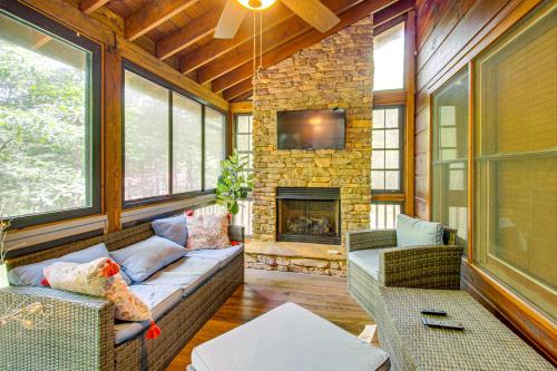 Game Room & Hot Tub: Cabin 9 Mi to Blue Ridge!, Cherry Log