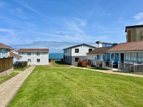 สวน, Seaside Escape in Westward Ho! 3-Bed Family Holiday Home with Sea Views in บิดฟอร์ด