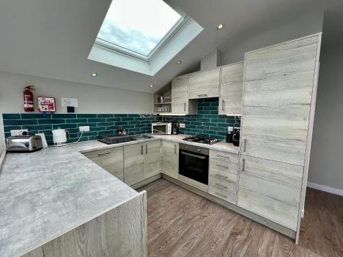 Seaside Escape in Westward Ho! 3-Bed Family Holiday Home with Sea Views in บิดฟอร์ด