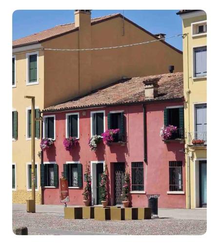 Storico alloggio fronte piazza in Borgo Portello