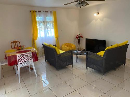 Instalações, Maison charmante à Baie-Mahault avec jardin clôturé (Maison charmante a Baie-Mahault avec jardin cloture) in Baie-Mahault