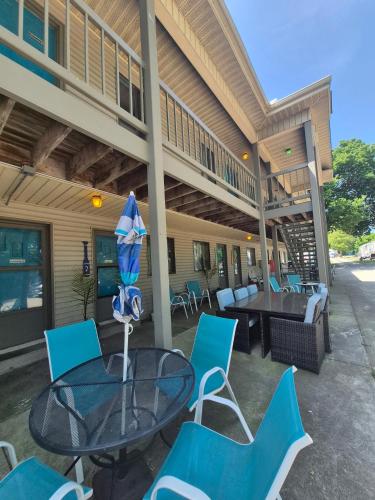 Exterior view, Lake Point Motel in Marblehead (OH)