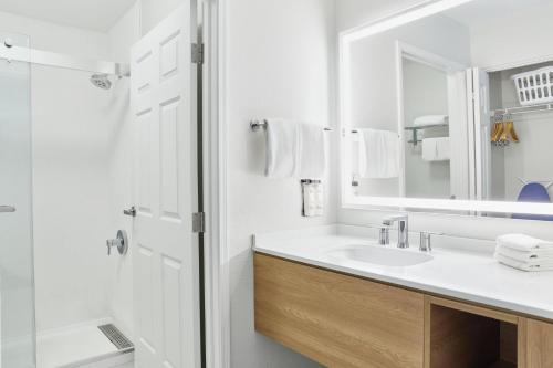 Staybridge Suites Peoria Downtown an IHG Hotel - image 7