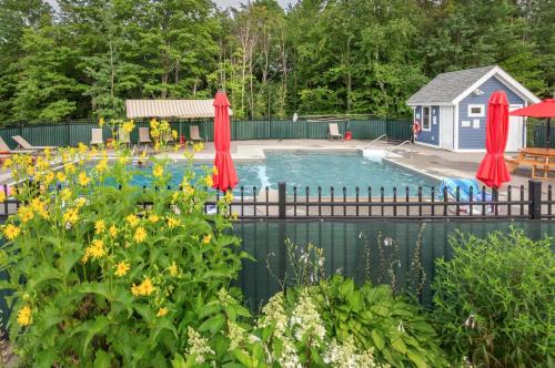 CountryCub- Shuttle to Slopes, views of pool, golf in Killington, USA