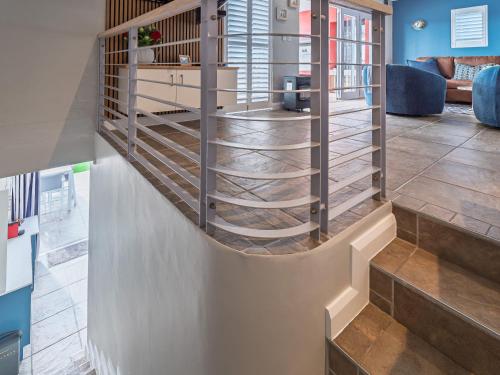 Sunny Dry Mill Apartment on Thesen Islands in เกาะเทเซน