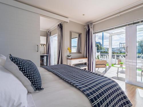 Sunny Dry Mill Apartment on Thesen Islands in เกาะเทเซน