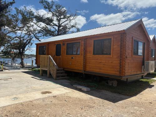 2 bedrooms, 5 beds