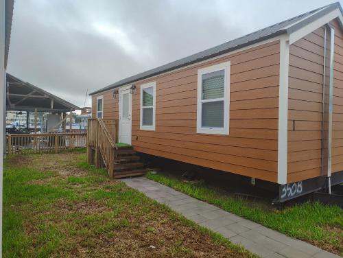 2 bedrooms, 5 beds