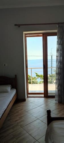 Chris & Drita, Himare (photo 4)