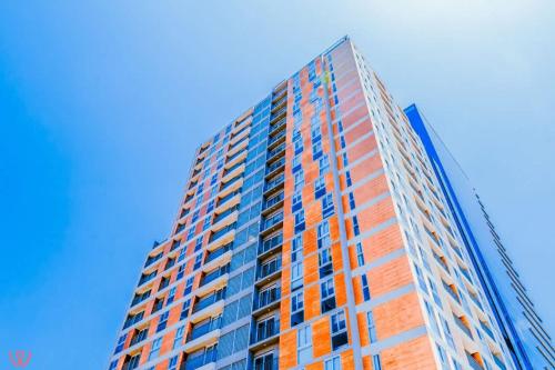 Bright 1BR Balcony & View