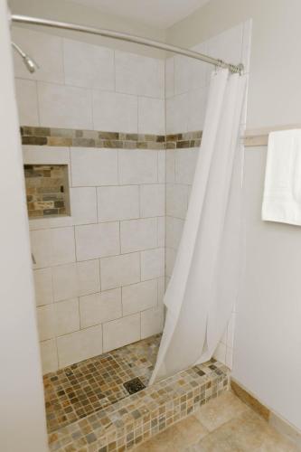 Adventure Inn - image 12