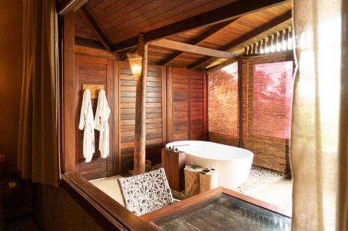 浴室, Aloha Village Hotel in 阿蒙塔達