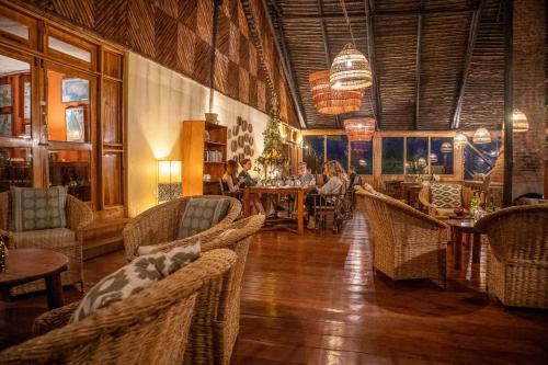 ห้องอาหาร, Rhotia Valley Tented camp in คาราตู