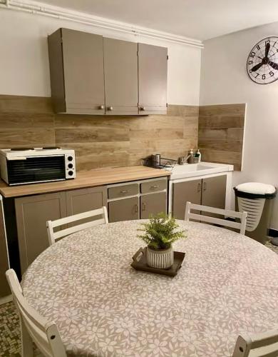 Maison spacieuse et paisible à La Trimouille (Maison spacieuse et paisible a La Trimouille) in ลาทริมุย