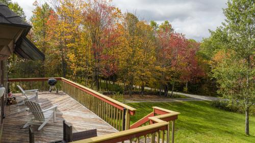 MtSnow , HotTub, Pool, Air Hockey,Ping Pong, Darts in Vilmingtona (VT)