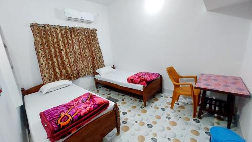 Double or Twin Room with Private Bathroom image 3
