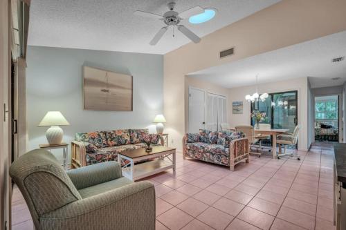 Relaxing Beach Villa, Walk to Ocean + 3 Pools, Tennis & Trails