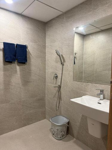 Nirvana by Urban Retreat Suite Near Expo Mart, Greater Noida (photo 9)
