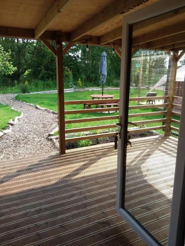 Erkély/terasz, Kingfisher Luxury Tent, Howdales in Saltfleetby