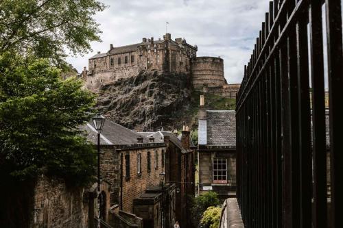 Spacious boutique two-bedroom apartment next to the castle, Edinburgh (fotografie 4)