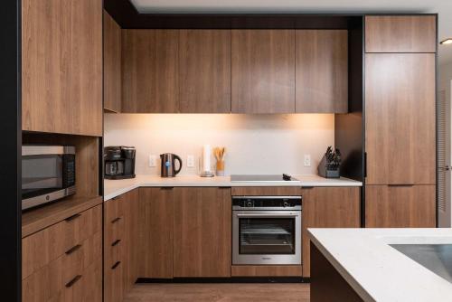 North End 2BR Condo w Pool & Gym near Bunker-domb Emlékmű