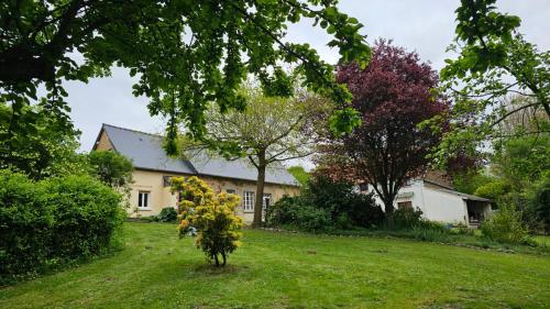 Vaade, Les Rochelles in Saint-Aubin-De-Terregatte