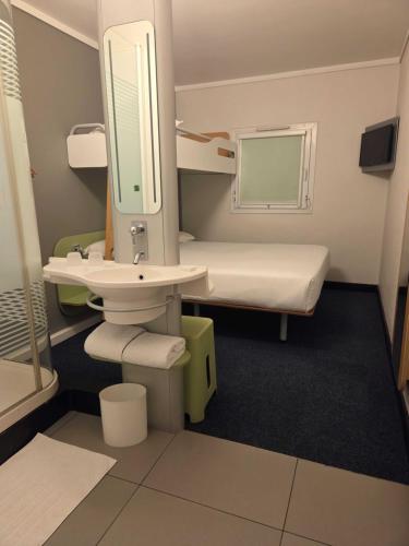 Shower, SUN1 MIDRAND in Midrand