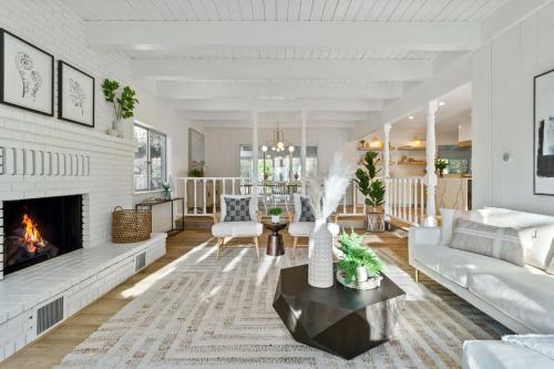 The Lilypad - 2 Master Bedrooms & Game Room
