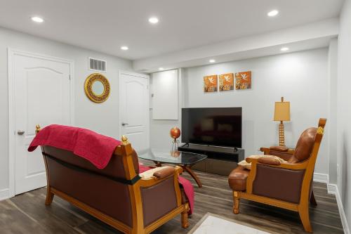 Newly Renovated 3BR Orangeville Basement Suite with Private Access, 10 Min Walk to Headwaters Hospital, 5 Min Drive to Mount Alverno Luxury Resorts, Ideal for Medical, Vacation or Work Stays!