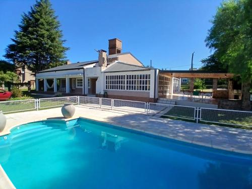 Gran casa junto al lago