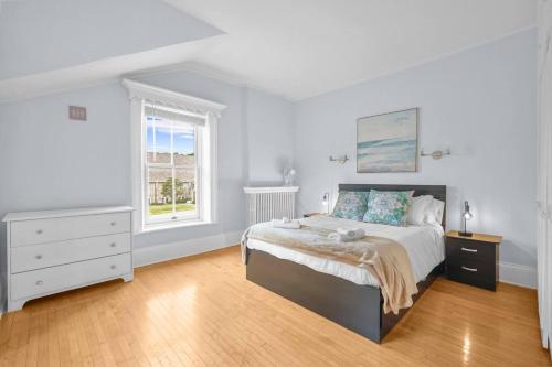 6BR house with Pool, BBQ & Firepit. Mins to Beach and Downtown in Cobourg (ON)