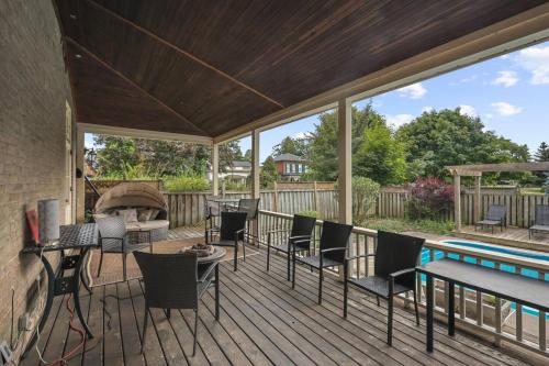 6BR house with Pool, BBQ & Firepit. Mins to Beach and Downtown in Cobourg (ON)