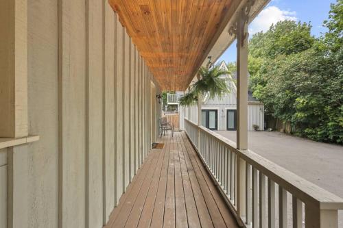 6BR house with Pool, BBQ & Firepit. Mins to Beach and Downtown in Cobourg (ON)