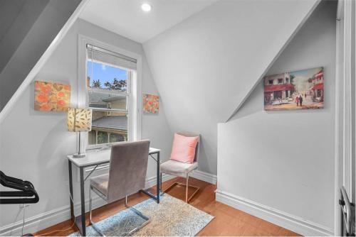 2BR Downtown Retreat Mins to Beach BBQ and Firepit in Cobourg (ON)