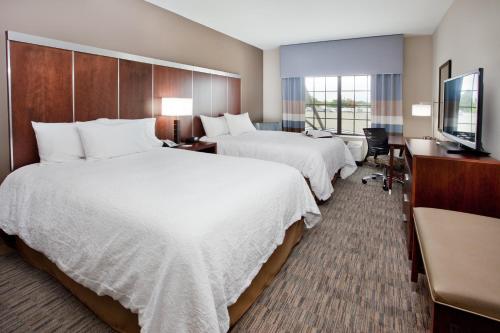 2 queen beds