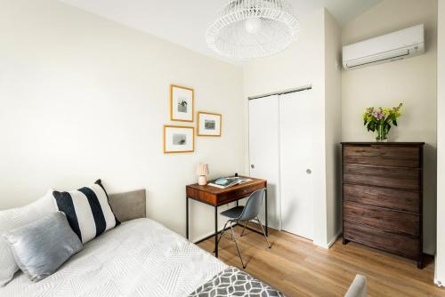 New! Modern Mar Vista Hideaway - image 4
