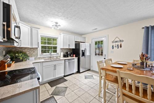 Rough River Lake Hideaway Your Lakeside Escape in Falls of Rough (KY)