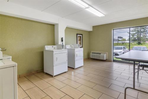 Best Western Plus Keene Hotel - image 14