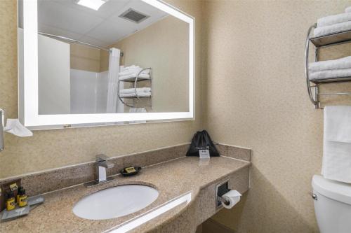 Best Western Plus Keene Hotel - image 2