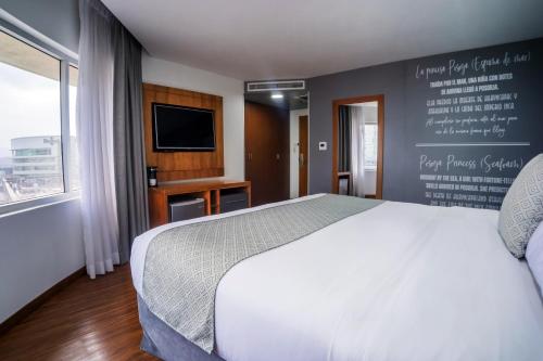 Standard King room, Non-Smoking image 9
